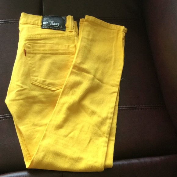 Trendy Canary Yellow Jeans With 5 Pockets - Picture 2 of 4